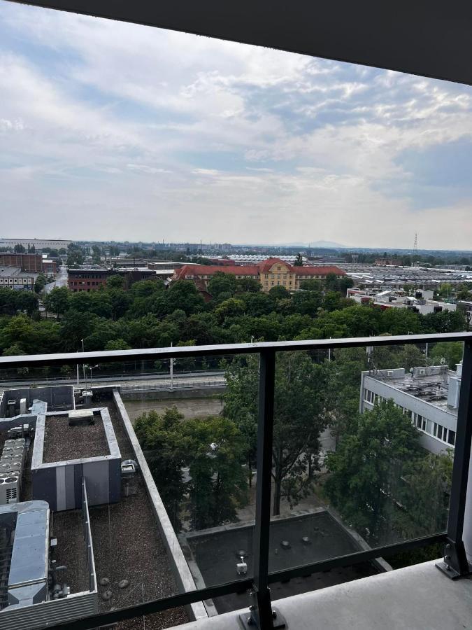Property Apart - Legnicka Business Center Вроцлав Экстерьер фото
